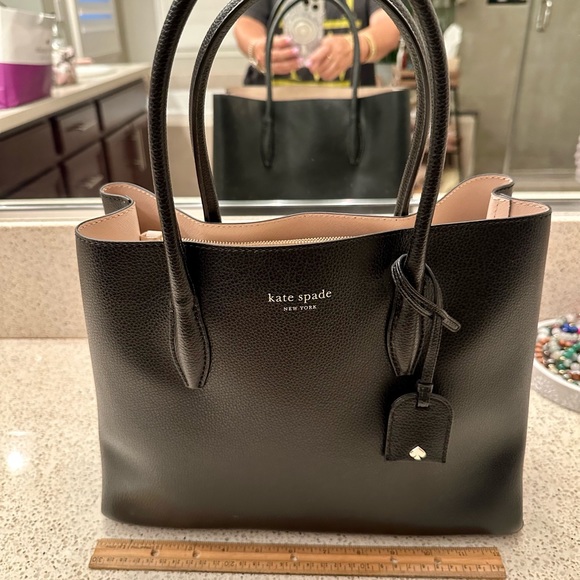 Authentic Kate Spade medium Tote in black leather - Picture 2 of 7